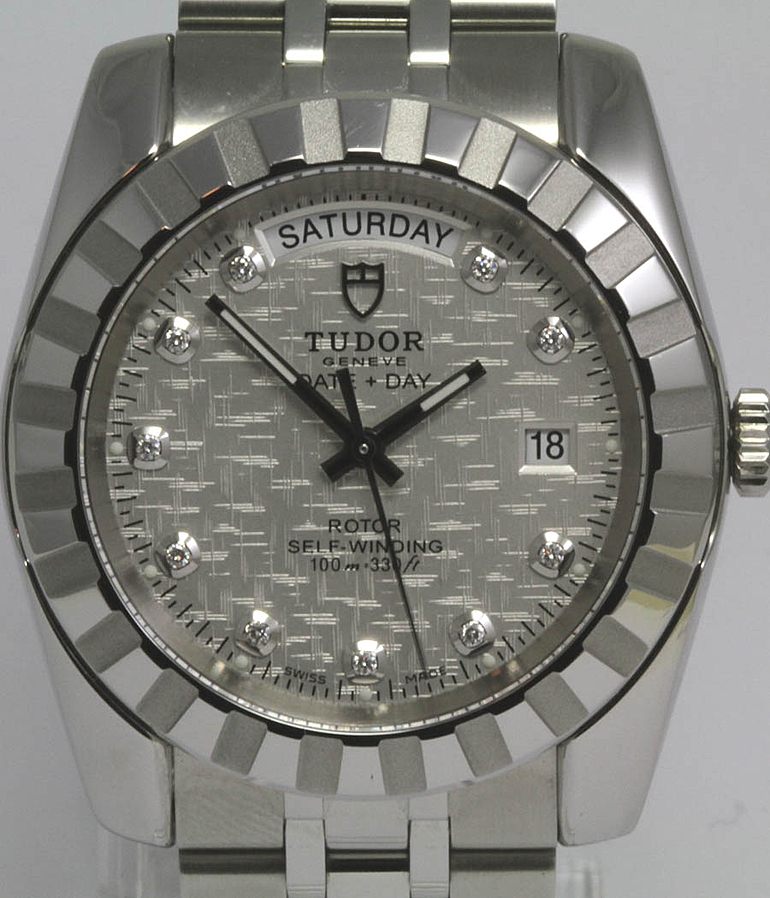 TUDOR Date + Day Ref. 23010