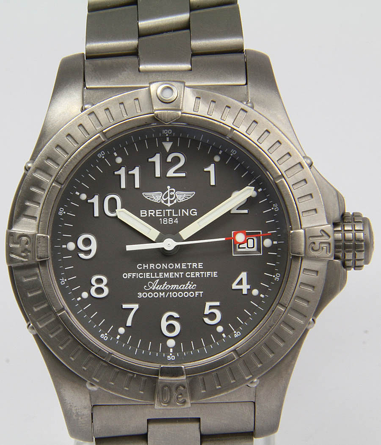 BREITLING Superavenger Ref. E 17370