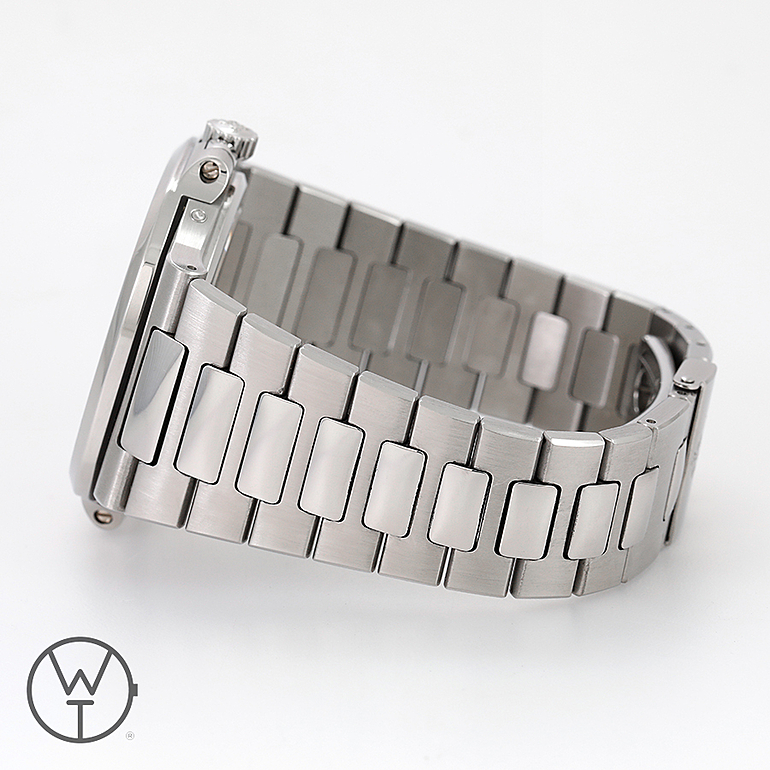 PATEK PHILIPPE Nautilus Ref. 5712/1A-001