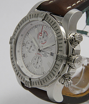 BREITLING Superavenger Ref. A 13370