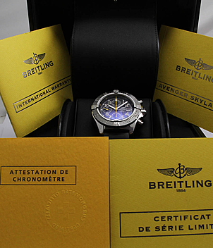 BREITLING Superavenger Ref. A 13380