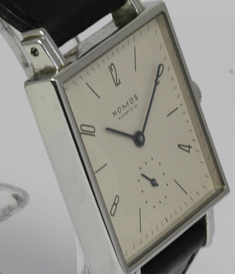 NOMOS Tetra