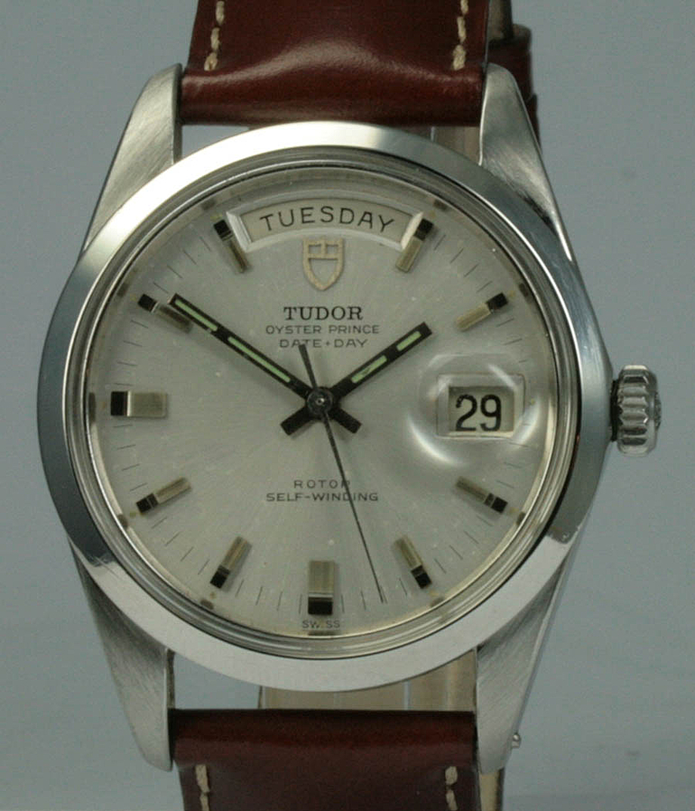 TUDOR Date + Day