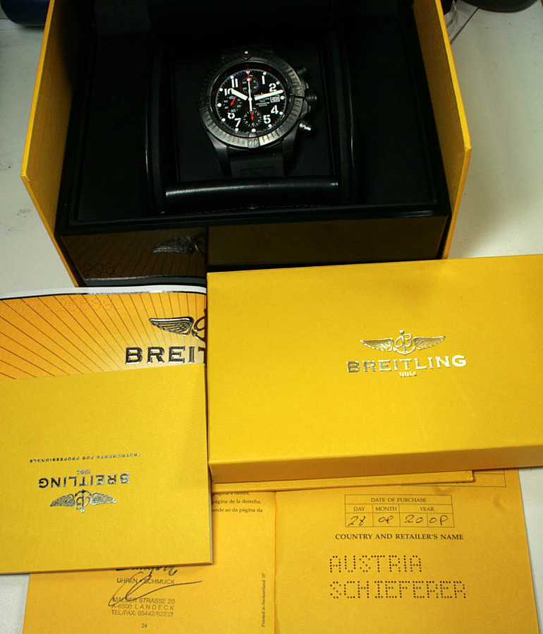 BREITLING Superavenger Ref. M 13370